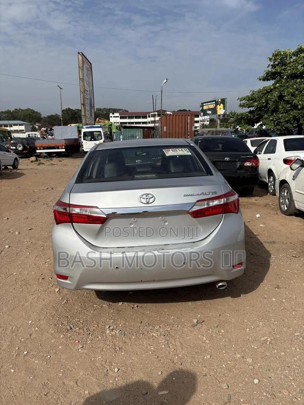 Toyota Corolla Altis 2016 Silver