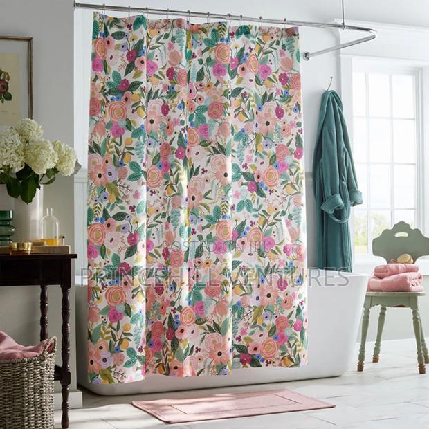 Shower Curtain · Photo 4