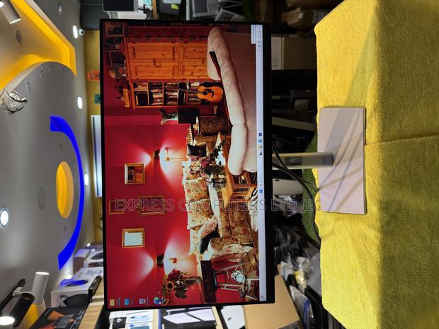 Dell 24 Inches Edgeless 1080p (Ips) Neat Monitor From Uk Neat photo 2