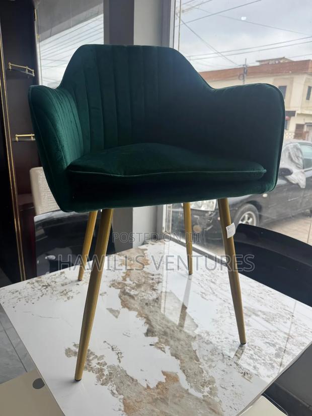 Green Velvet Accent Chair · Photo 2