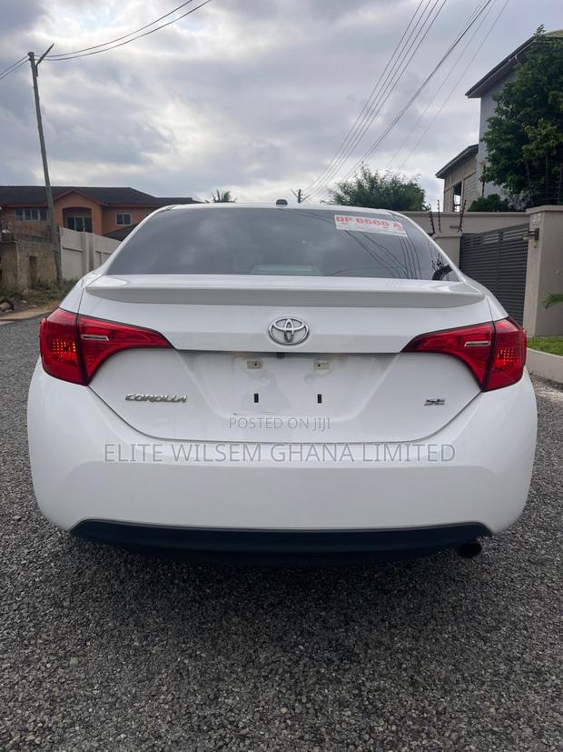 Toyota Corolla SE (1.8L 4cyl 2A) 2018 White · Photo 3