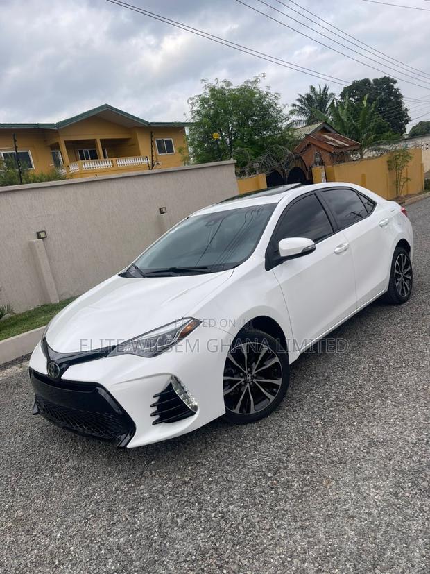 Toyota Corolla SE (1.8L 4cyl 2A) 2018 White · Photo 1