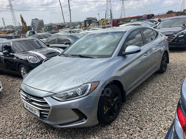 Hyundai Elantra SE Sedan FWD (2.0L 4cyl 6M) 2017 Gray