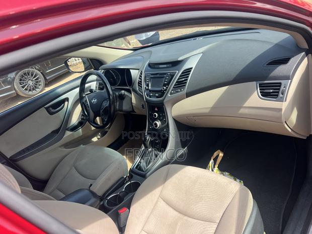 Hyundai Elantra Limited Sedan FWD (1.8L 4cyl 6A) 2016 Red