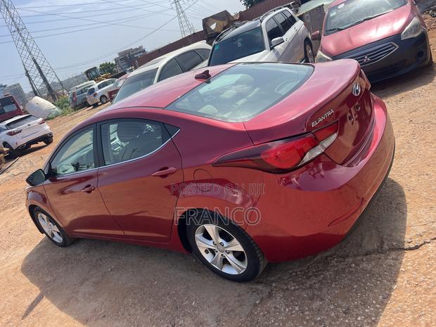 Hyundai Elantra Limited Sedan FWD (1.8L 4cyl 6A) 2016 Red