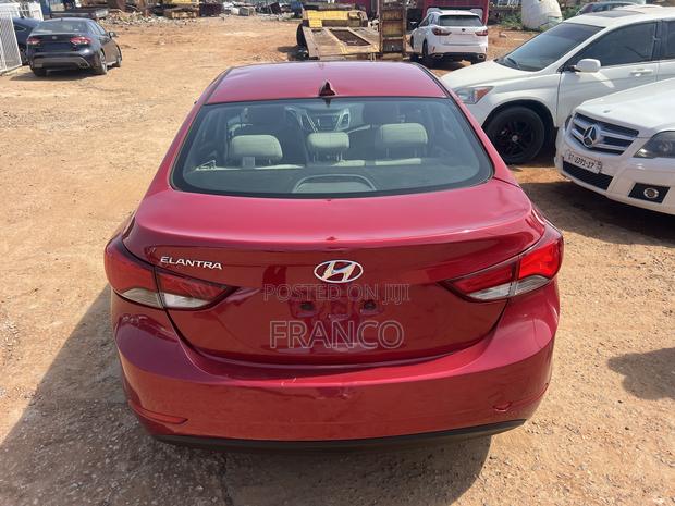 Hyundai Elantra Limited Sedan FWD (1.8L 4cyl 6A) 2016 Red