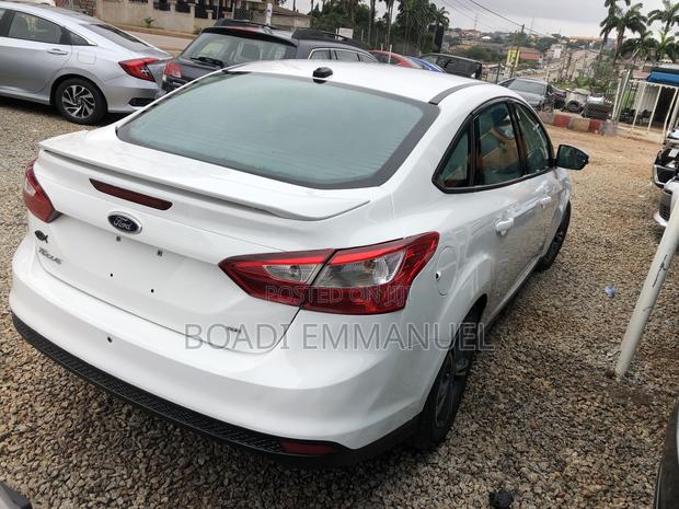Ford Focus 2013 White · Photo 3