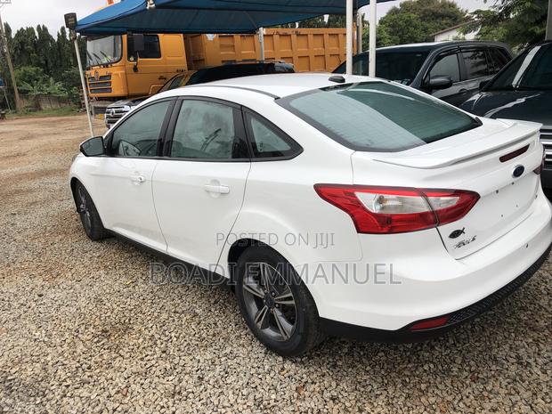 Ford Focus 2013 White · Photo 4
