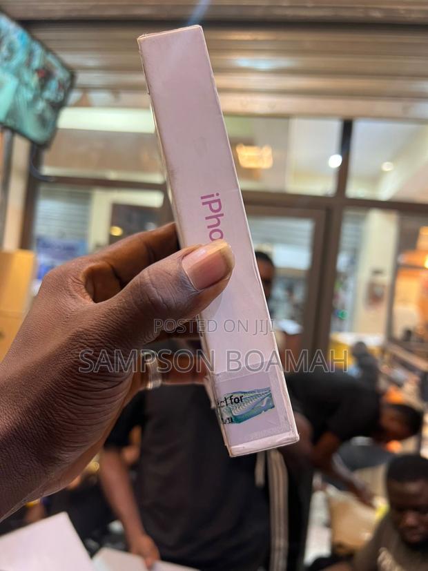 New Apple iPhone 16 128 GB Pink · Photo 4