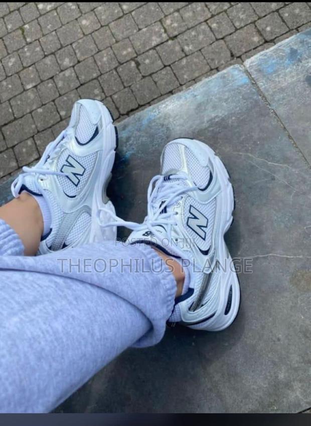 New Balance 530 Sneaker. · Photo 3