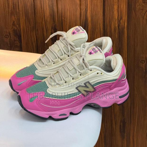 Pink New Balance 1000 Sneaker · Photo 3