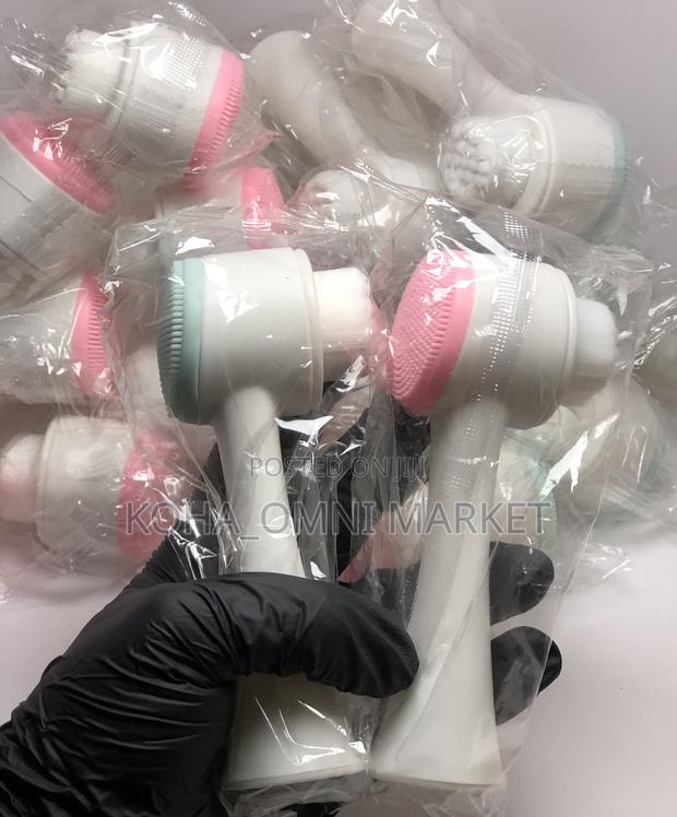 Double-Sided Face Brush · Photo 4