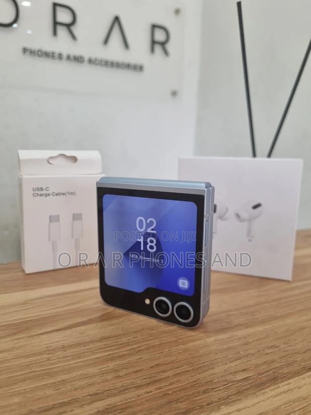 Samsung Galaxy Z Flip6 256 GB Blue photo 2