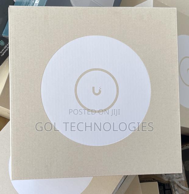 Ubiquiti's U7-Pro Tri-Band Wifi 7 Ceiling Access Point · Photo 3