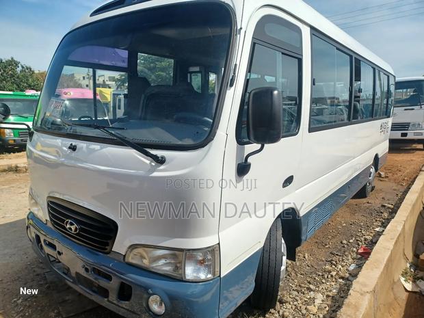 Hyundai County 2012 White