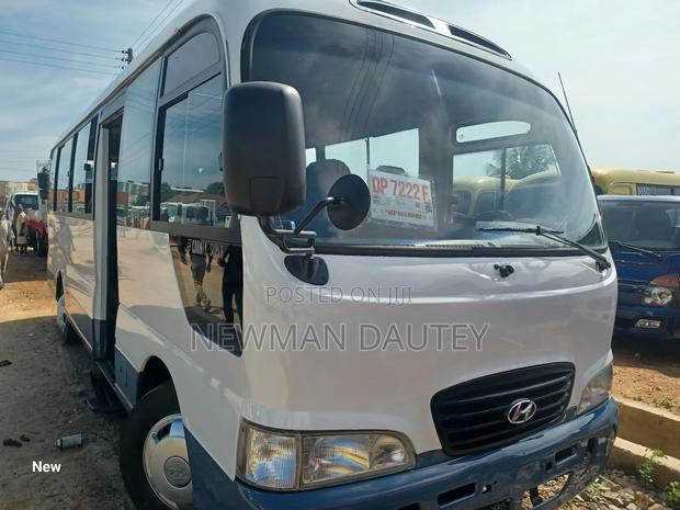 Hyundai County 2012 White