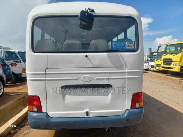 Hyundai County 2012 White