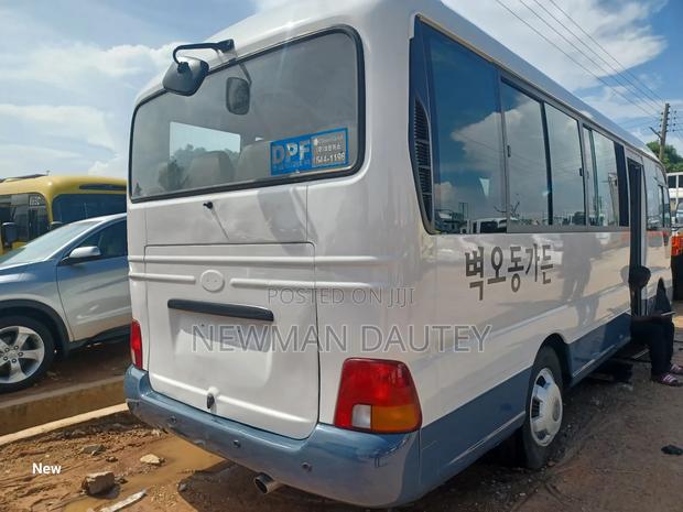 Hyundai County 2012 White