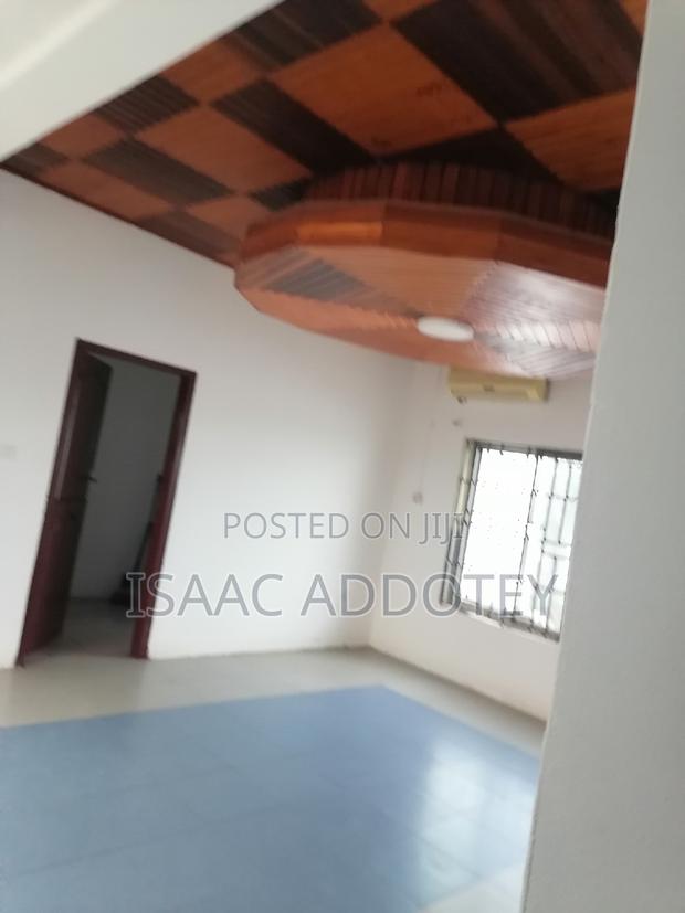 5bdrm House in Spintex Coastal for rent · Photo 3