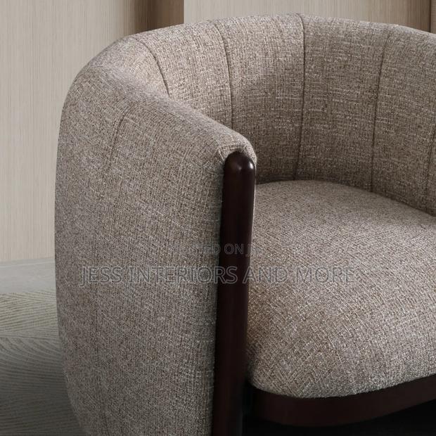 Accent Chair (Round Back) photo 3