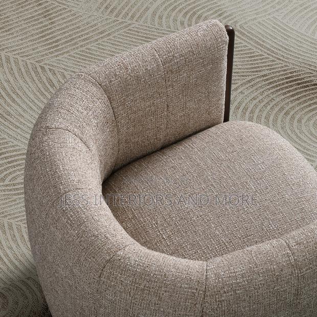 Accent Chair (Round Back) photo 4