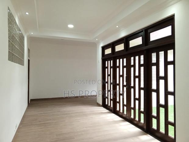 5bdrm House in Airport Residential Area for rent photo 5