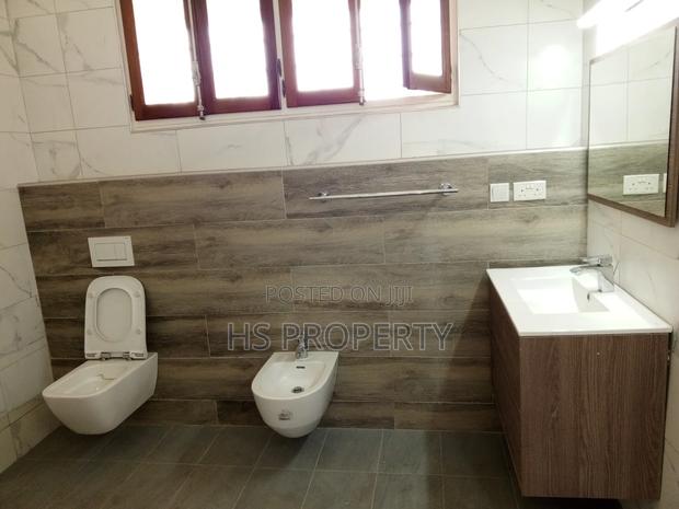 5bdrm House in Airport Residential Area for rent photo 15