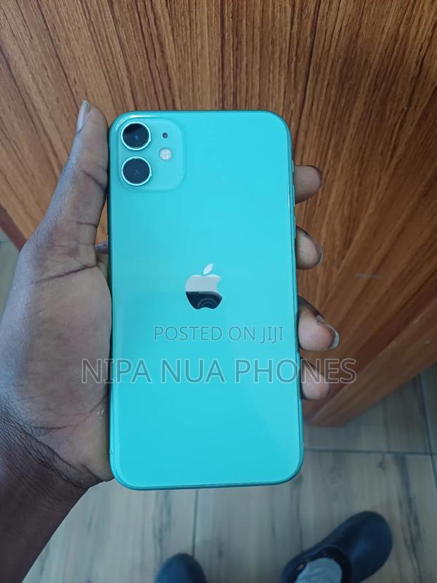 Apple iPhone 11 64 GB Blue · Photo 4