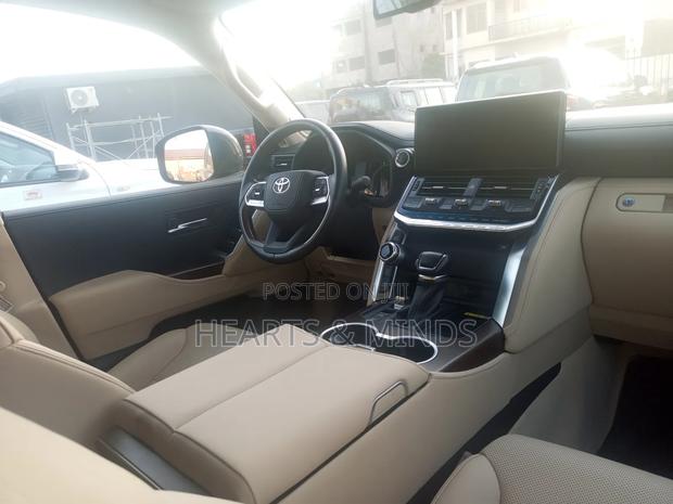 Toyota Land Cruiser 3.5 Petrol 4WD 2022 Gray photo 11