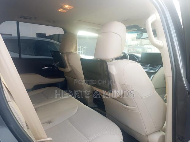 Toyota Land Cruiser 3.5 Petrol 4WD 2022 Gray photo 13