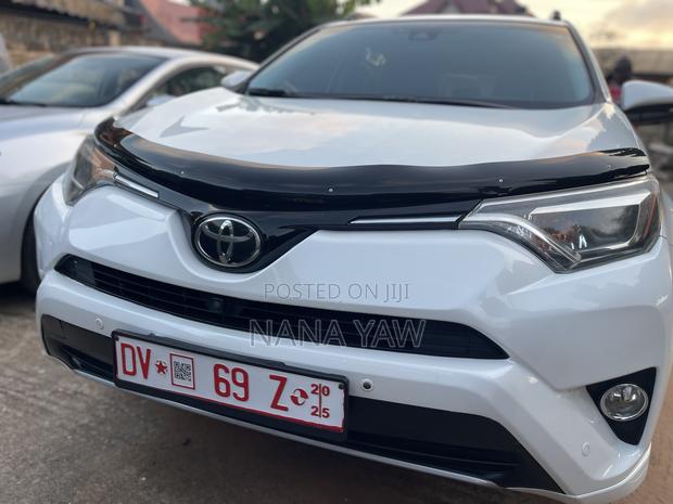 Toyota RAV4 Platinum 4dr SUV AWD (2.5L 4cyl 6A) 2018 White
