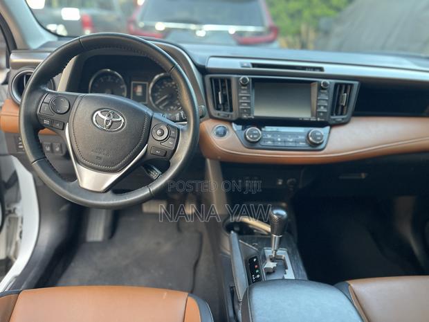 Toyota RAV4 Platinum 4dr SUV AWD (2.5L 4cyl 6A) 2018 White