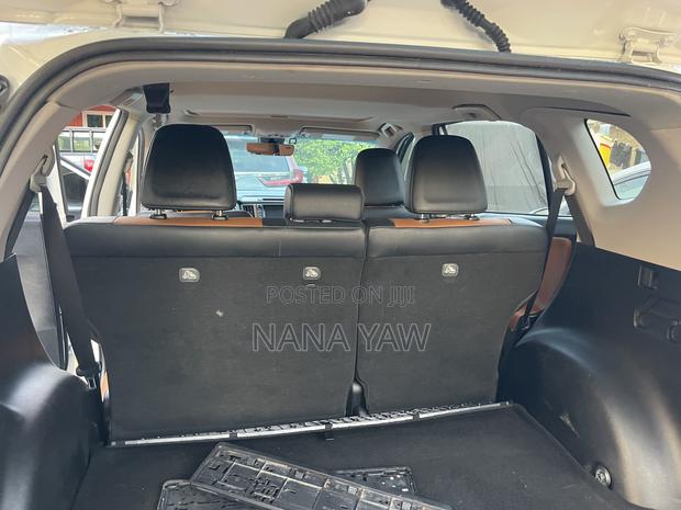 Toyota RAV4 Platinum 4dr SUV AWD (2.5L 4cyl 6A) 2018 White