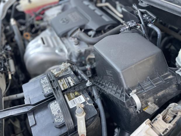 Toyota RAV4 Platinum 4dr SUV AWD (2.5L 4cyl 6A) 2018 White