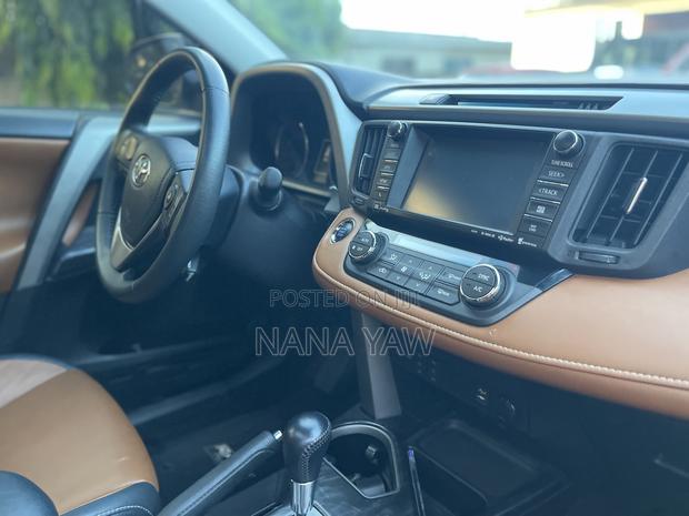 Toyota RAV4 Platinum 4dr SUV AWD (2.5L 4cyl 6A) 2018 White