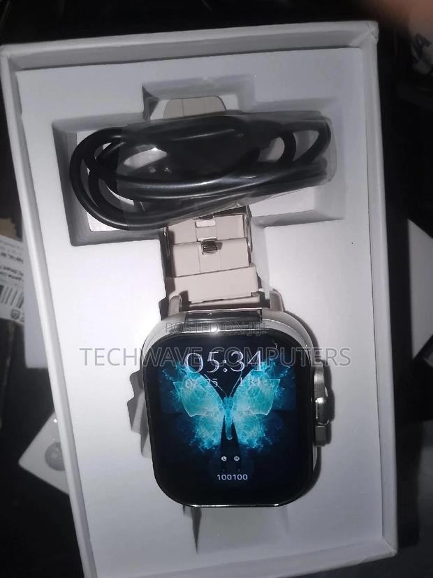 Smartwatch With Inbuilt Earpod · Photo 4