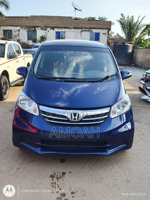 Honda Freed 2012 Blue photo 2
