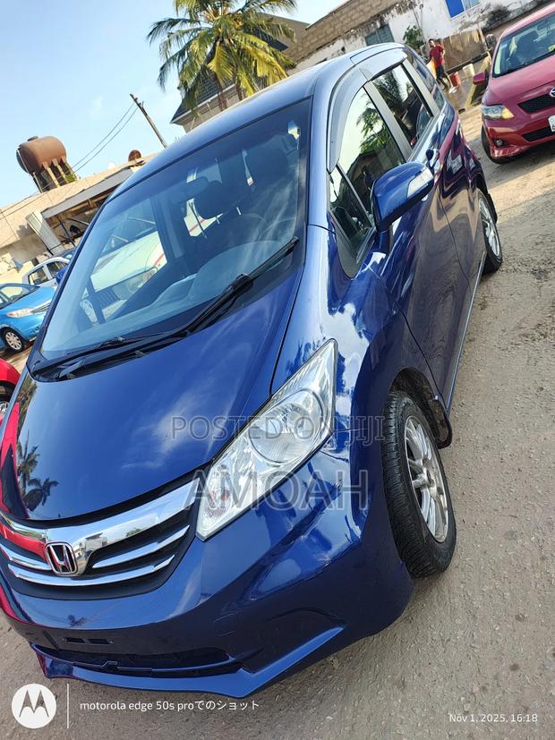 Honda Freed 2012 Blue photo 3