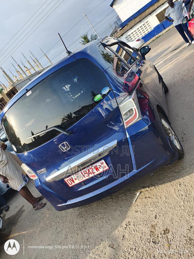 Honda Freed 2012 Blue photo 4