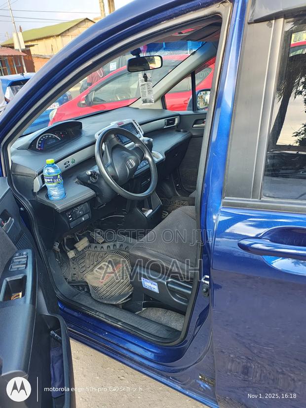 Honda Freed 2012 Blue photo 8
