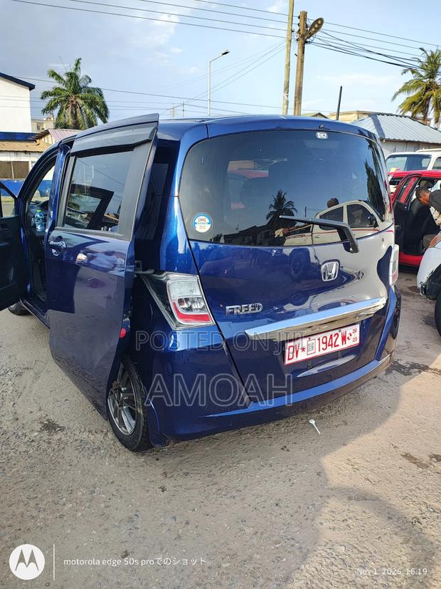 Honda Freed 2012 Blue photo 12