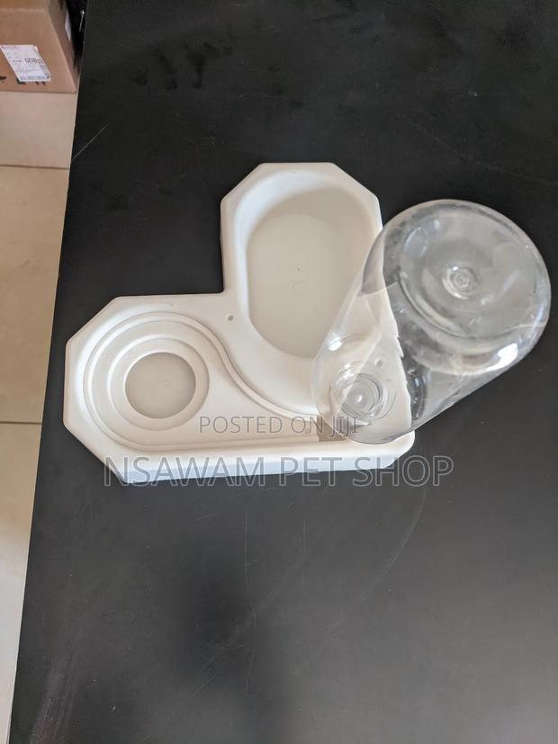 Corner Bowl for Feed and Water · Photo 3