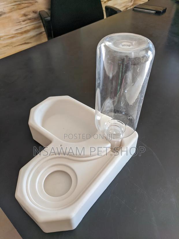 Corner Bowl for Feed and Water · Photo 4