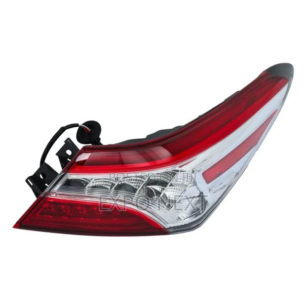 Toyota Camry 2018-2019 Taillight Pair photo 2