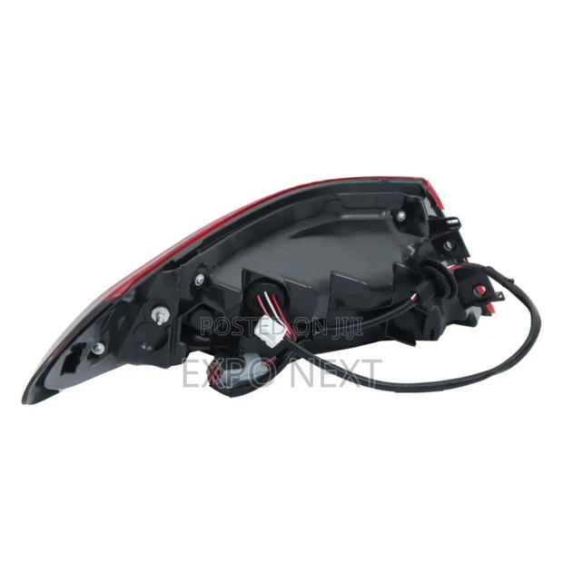 Toyota Camry 2018-2019 Taillight Pair photo 4