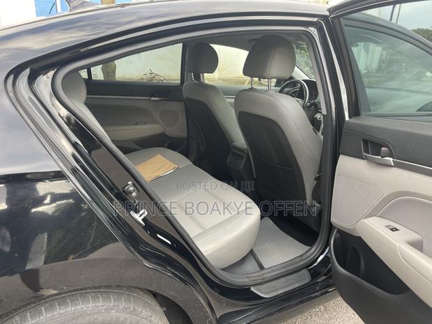 Hyundai Elantra 2017 Black photo 8