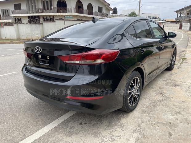 Hyundai Elantra 2017 Black photo 4