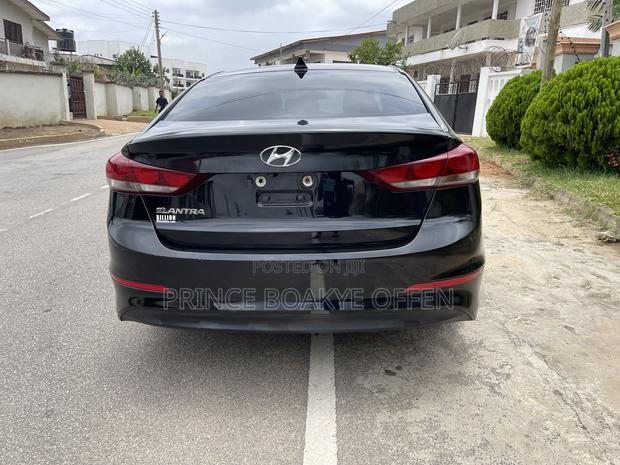 Hyundai Elantra 2017 Black photo 3