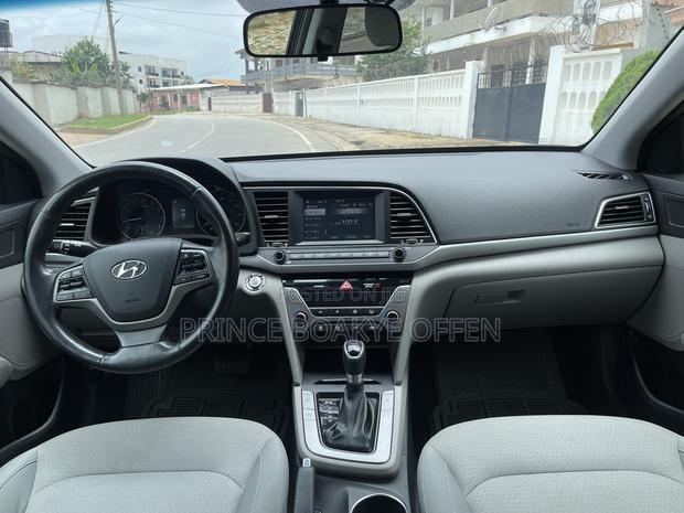Hyundai Elantra 2017 Black photo 5