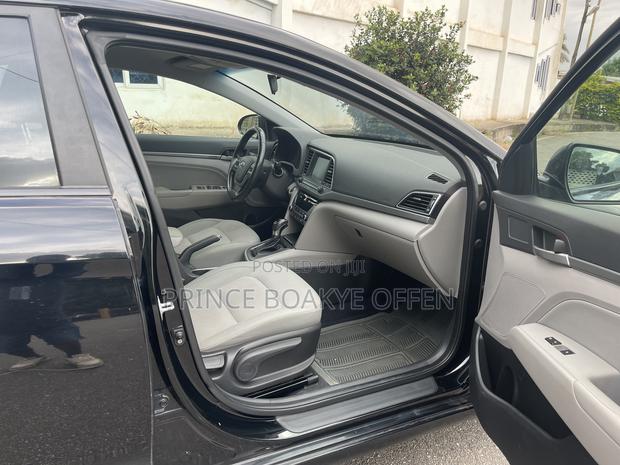 Hyundai Elantra 2017 Black photo 7